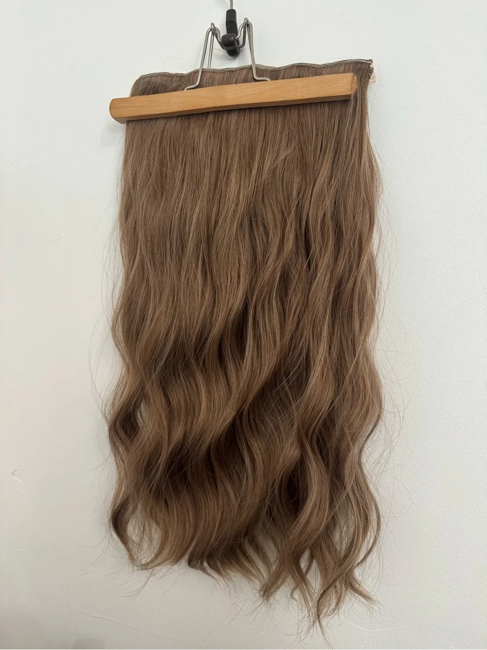 20” Clip-In Hair Extensions Human Hair Blend Wavy Light Brown